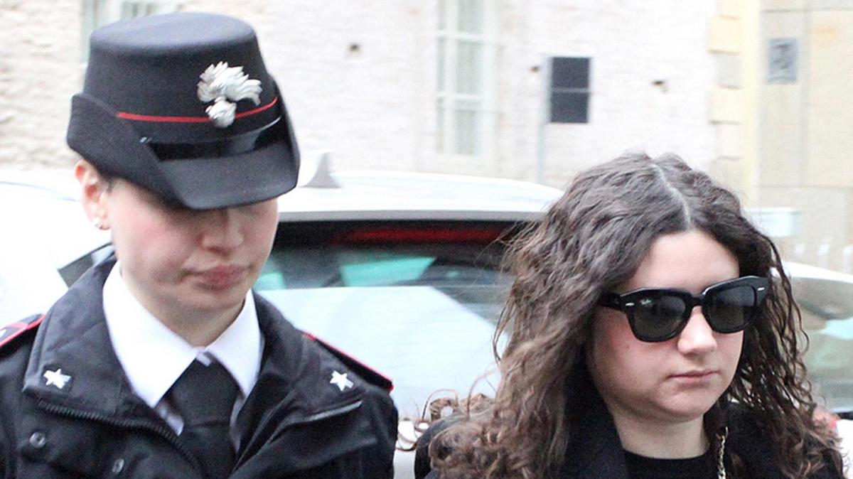 Chiara Petrolini condannata a 24 anni e 3 mesi, assolta dall'omicidio del primo neonato