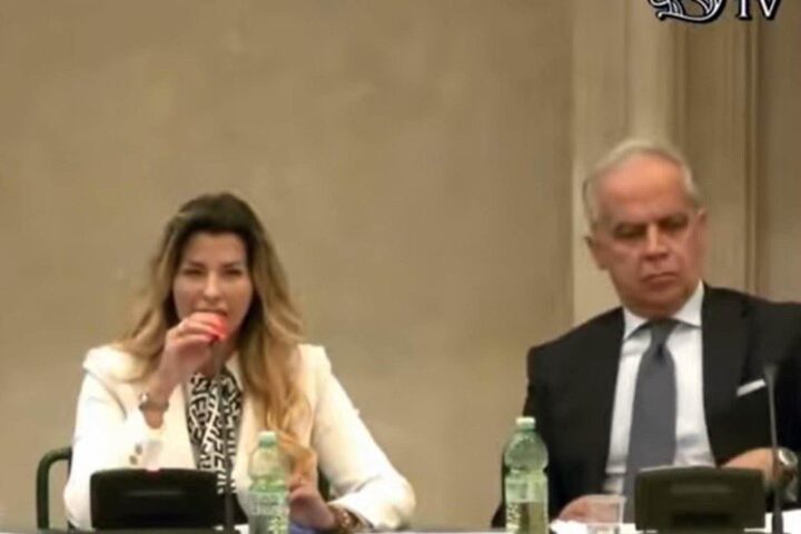 Claudia Conte risponde alle polemiche sui suoi incarichi pubblici e sulla relazione con Piantedosi