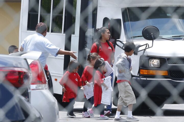 Donald Trump interrompe i finanziamenti a Catholic Charities di Miami per migranti minorenni