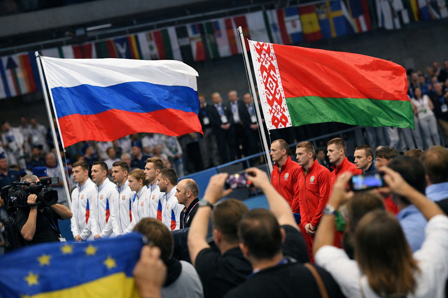 World Aquatics riammette Russia e Bielorussia con bandiera e inno, scoppia la polemica internazionale