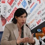 Elly Schlein al timone del Pd: strategia per capitalizzare il No e pause sulle primarie