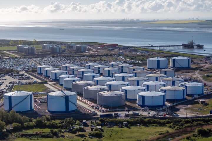 Esportazioni di petrolio statunitensi raggiungono massimi storici dopo chiusura dello stretto di Hormuz