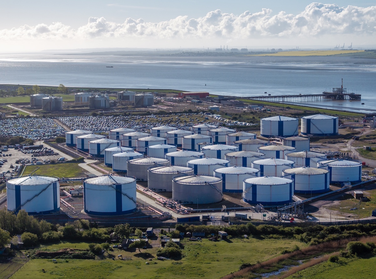 Esportazioni di petrolio statunitensi raggiungono massimi storici dopo chiusura dello stretto di Hormuz