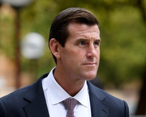 Ex ufficiale australiano accusato di crimini di guerra in Afghanistan rilasciato su cauzione