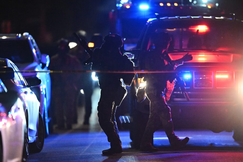 Fermato un uomo dopo aver sparato vicino all'evento dei corrispondenti a Washington con Trump