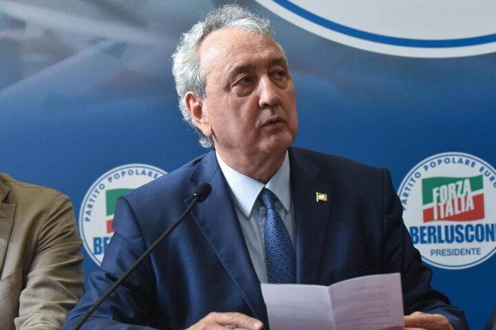 Forza Italia in crisi: Paolo Barelli si dimette e attacca la famiglia Berlusconi