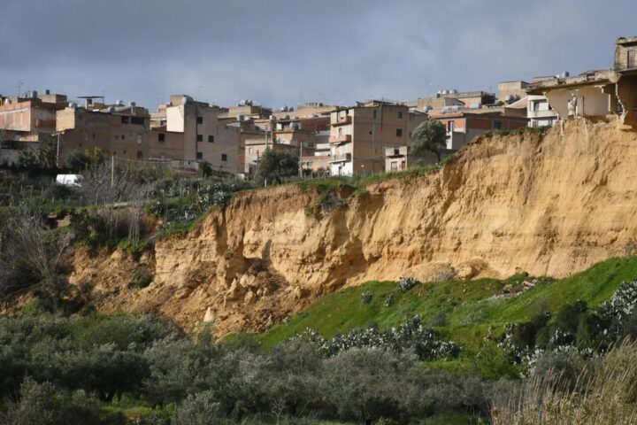 Frana di Niscemi: 13 indagati, tra cui quattro ex presidenti della Regione e il ministro Musumeci