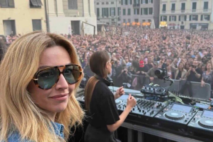 Genova, il dj set di Charlotte de Witte attira oltre 20mila persone nella piazza Matteotti