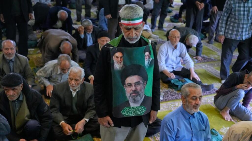 Gilles Kepel: «L'Iran in crisi, il blocco navale Usa più efficace delle armi»