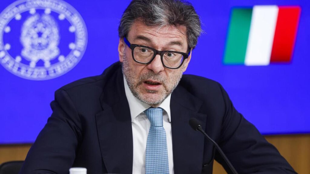 Giorgetti chiede alla Ue regole di bilancio più flessibili per affrontare l'attuale situazione economica