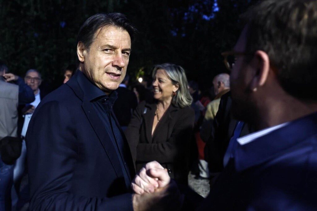 Giuseppe Conte annulla gli appuntamenti per intervento chirurgico e attende aggiornamenti medici