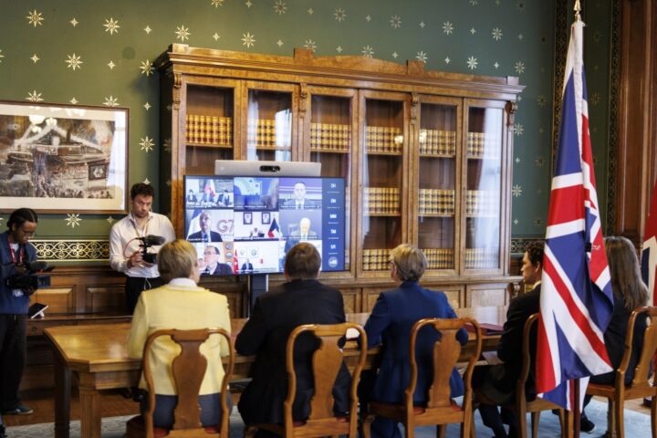 Gli alti ufficiali si riuniscono a Londra per discutere la riapertura dello Stretto di Hormuz, Macron: forze irrealistiche