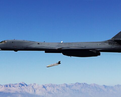 Gli Stati Uniti mobilitano missili Jassm-Er contro l'Iran, trasferendo l'arsenale da altre regioni