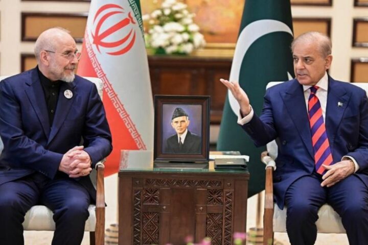 Gli Stati Uniti richiedono una resa totale all'Iran, che rifiuta ogni concessione