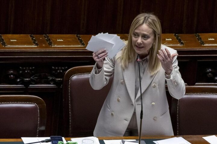 Governo in aula: Crosetto e Meloni affrontano crisi e guerra in Ucraina