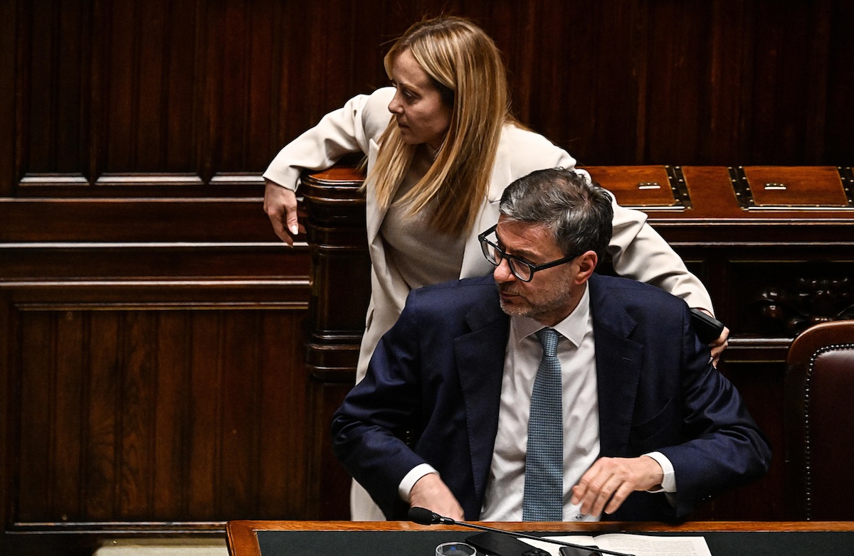 Governo italiano diviso sulle spese per la difesa, Meloni chiede flessibilità all'Ue