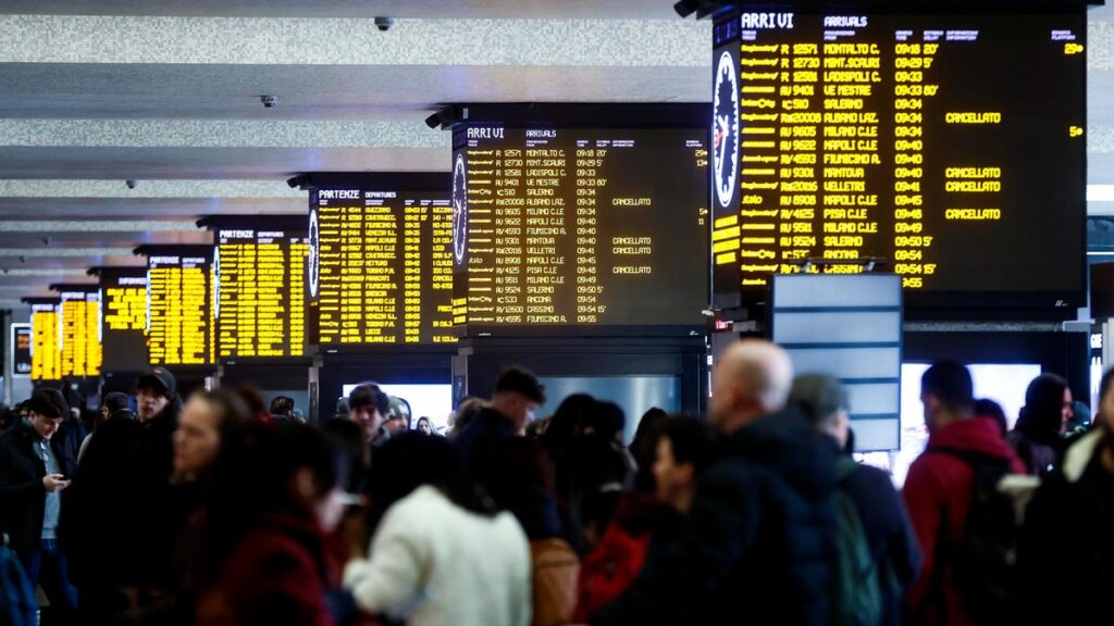 Guasto sulla linea alta velocità Roma-Napoli: ritardi fino a 3 ore e treni cancellati