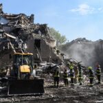 I bombardamenti russi colpiscono Dnipro: sei morti e danni anche in altre città ucraine