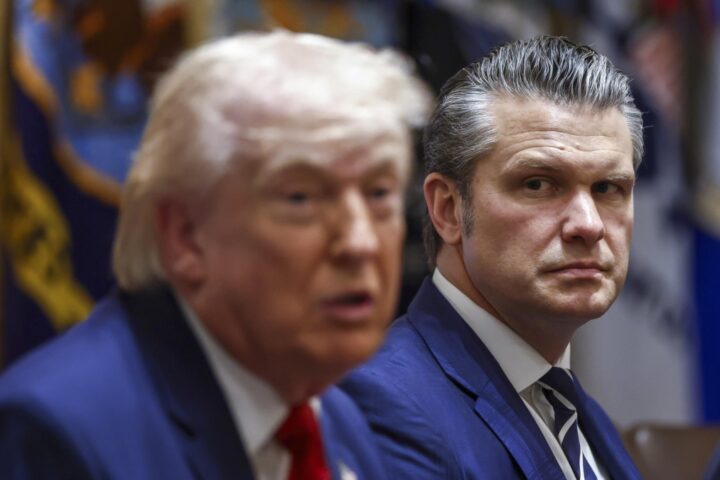 I democratici presentano cinque articoli di impeachment contro il segretario alla Difesa Hegseth