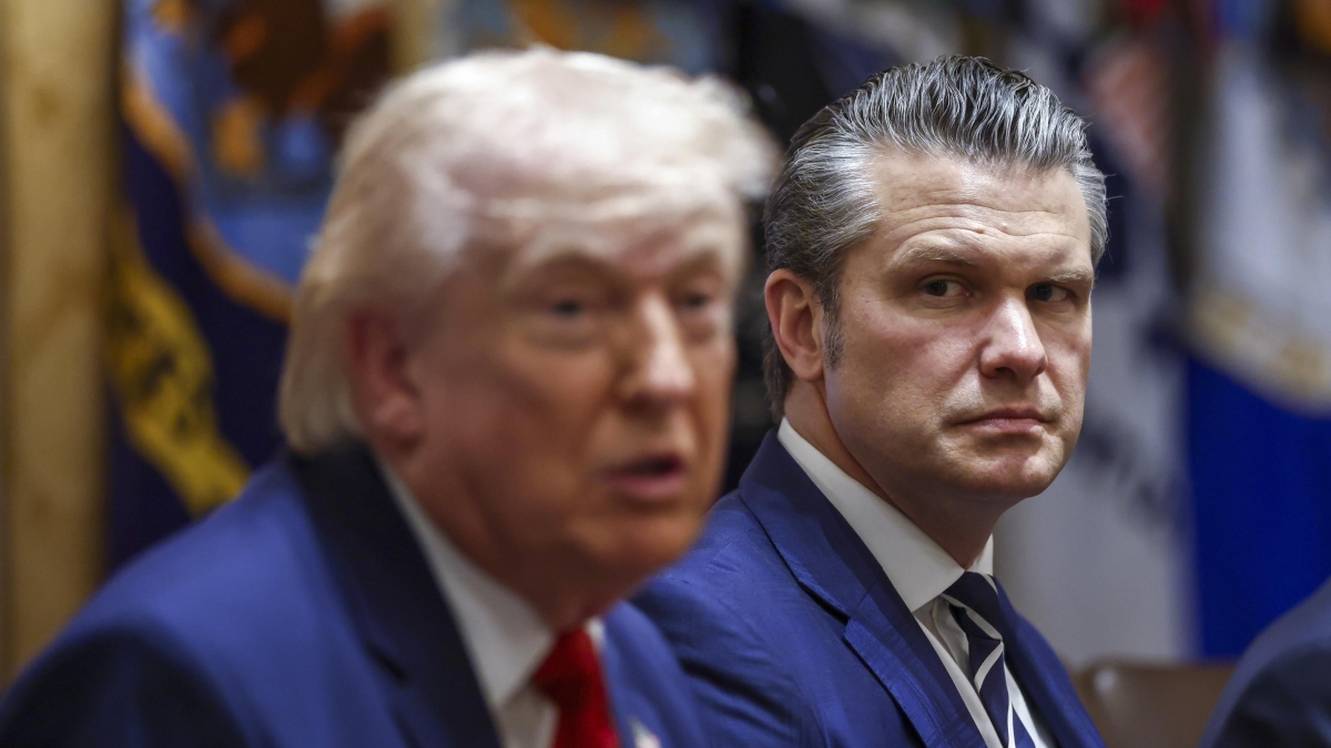 I democratici presentano cinque articoli di impeachment contro il segretario alla Difesa Hegseth