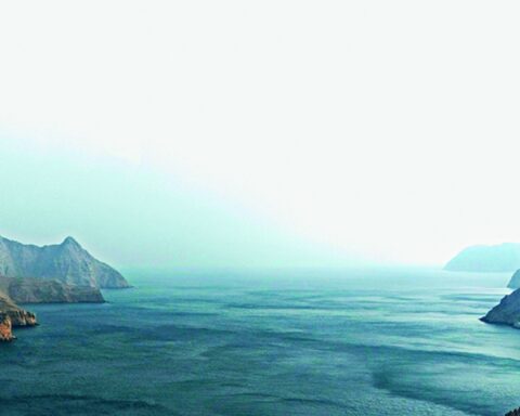 I Paesi del Golfo progettano un oleodotto verso Israele per aggirare lo Stretto di Hormuz