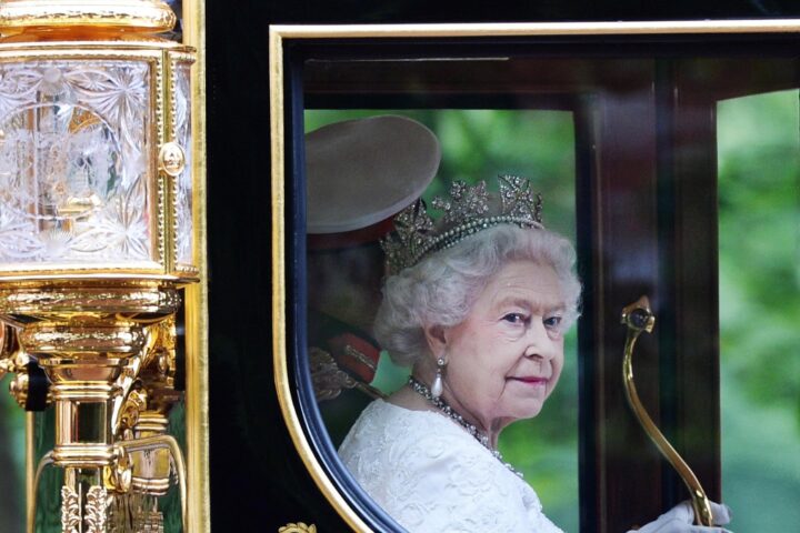 Il 64% dei britannici sostiene la monarchia nonostante il caso Andrea