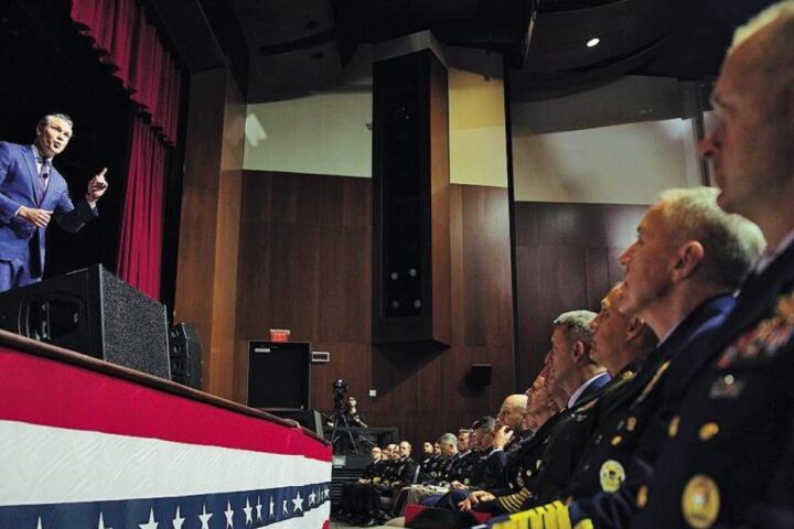 Il budget del Pentagono aumenta del 44% e proseguono le purghe nel governo di Trump