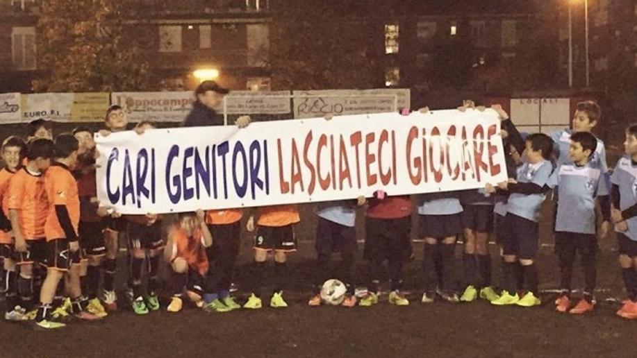 Il calcio giovanile sotto pressione: genitori sfruttati e agenti disonesti in un sistema corrotto