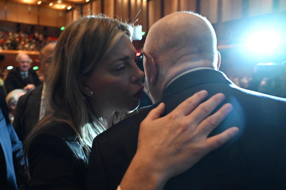 Il conflitto d’attribuzione sul caso Bartolozzi approda in Aula, mentre la maggioranza cerca di congelare la situazione