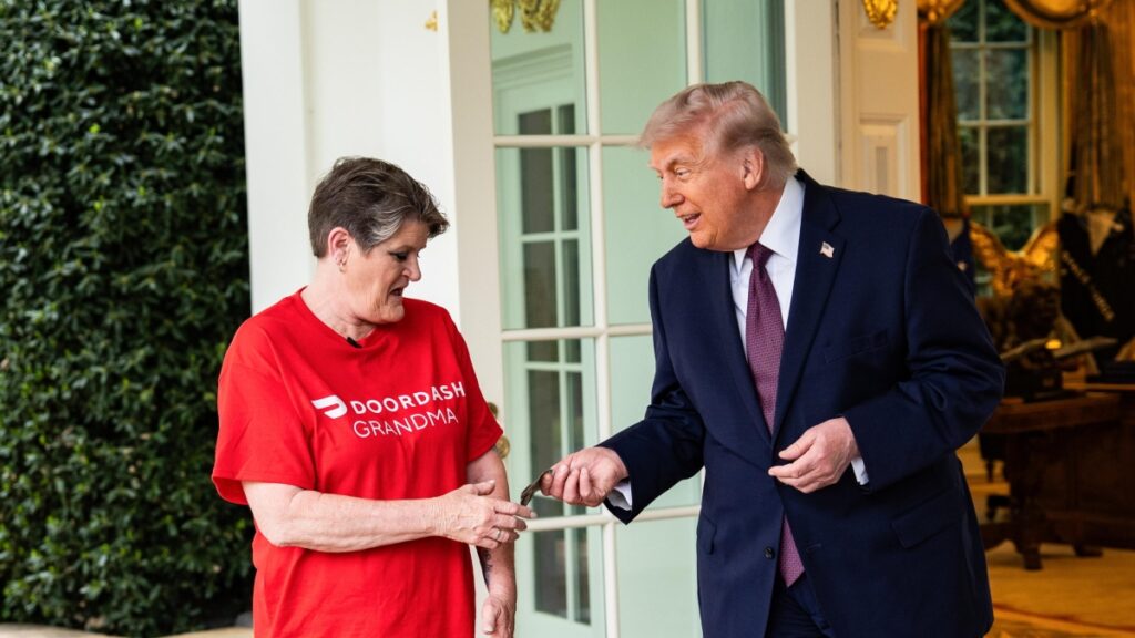 Il dibattito sulla salute mentale di Trump si riaccende dopo nuove affermazioni contro l'Iran e il Papa