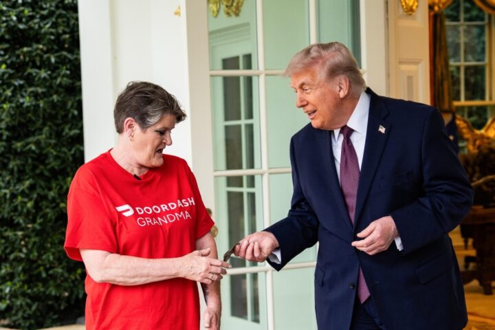 Il dibattito sulla salute mentale di Trump si riaccende dopo nuove affermazioni contro l'Iran e il Papa