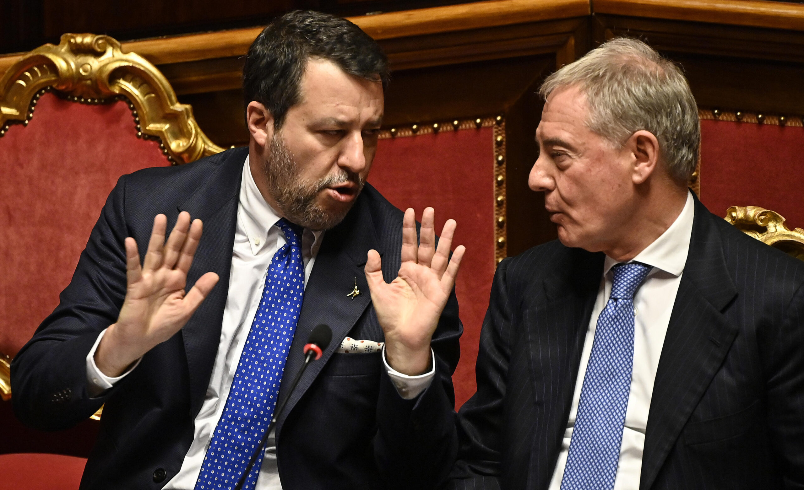 Il governo diviso sul caro carburanti: Salvini chiede a Urso di convocare i petrolieri