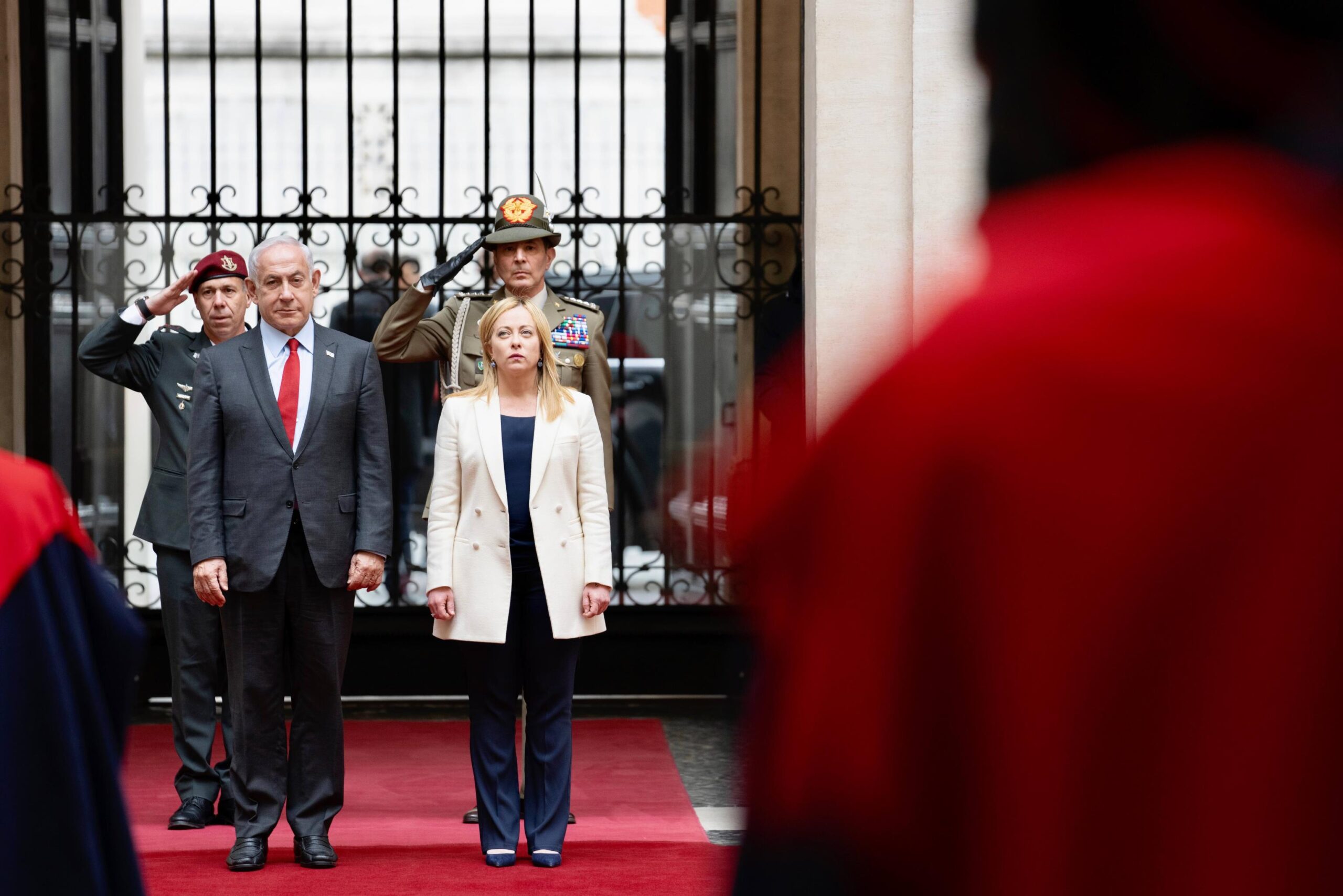 Il governo Meloni sospende l'accordo sulla difesa con Israele: obblighi e conseguenze rimangono incerti