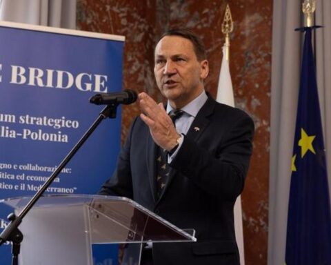 Il ministro polacco: Putin intrappolato nei suoi sogni imperiali, situazione critica per i diritti umani in Russia