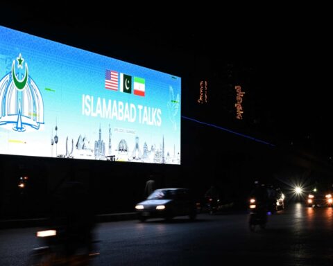 Il nodo cruciale dei negoziati tra Iran e Stati Uniti resta lo Stretto di Hormuz