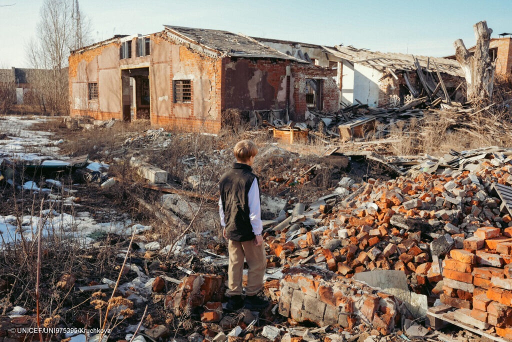 Il numero di bambini uccisi o feriti in Ucraina supera i 3.400 durante la guerra in corso