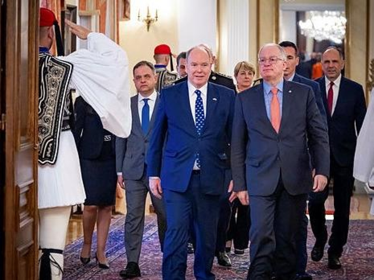 Il principe Alberto di Monaco premiato ad Atene per il dialogo internazionale e l'ambiente