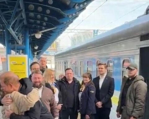 Il principe Harry sorprende a Kiev per la conferenza sulla sicurezza e i progetti umanitari in Ucraina
