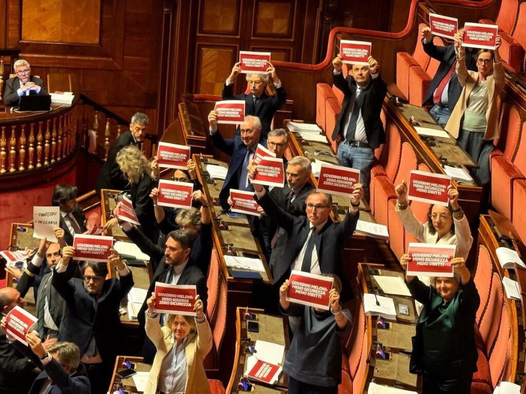 Il Senato approva il decreto sicurezza: 96 voti favorevoli, ora attesa per la Camera entro il 25 aprile