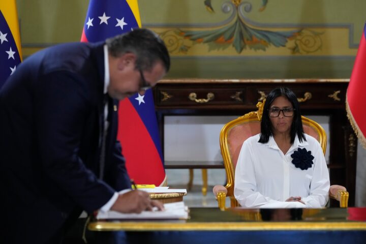 Il Venezuela firma un accordo con Chevron per aumentare l'estrazione di petrolio in Orinoco