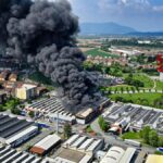 Incendio industriale a Beinasco: evacuati condomini e raccomandazioni del sindaco