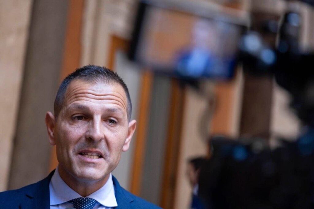 Indagine della procura di Roma su presunto piano per minacciare Lotito e cedere la Lazio