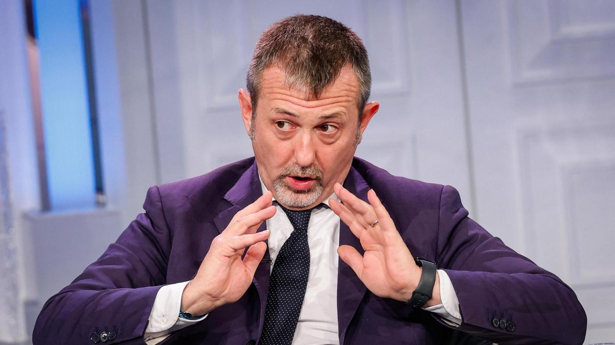 Interrogatorio di Mauro Caroccia su beneficenza e legami con l'ex sottosegretario Delmastro