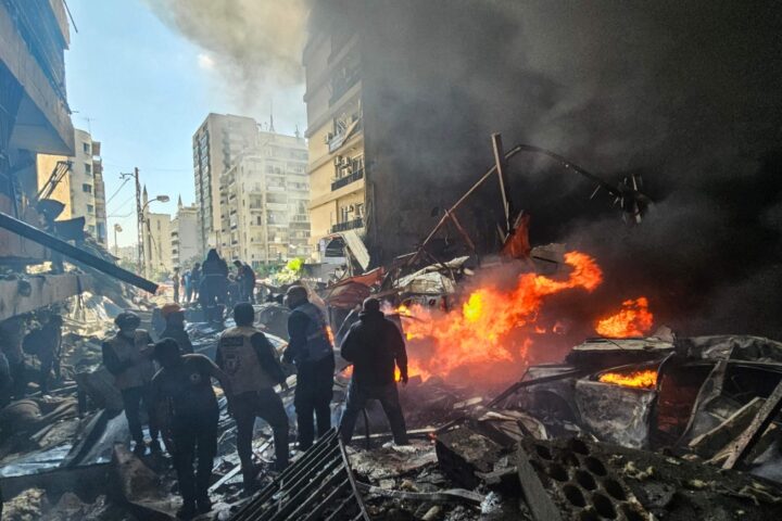 Israele continua gli attacchi in Libano, colpito anche un veicolo dell'Unifil con danni a un contingente italiano