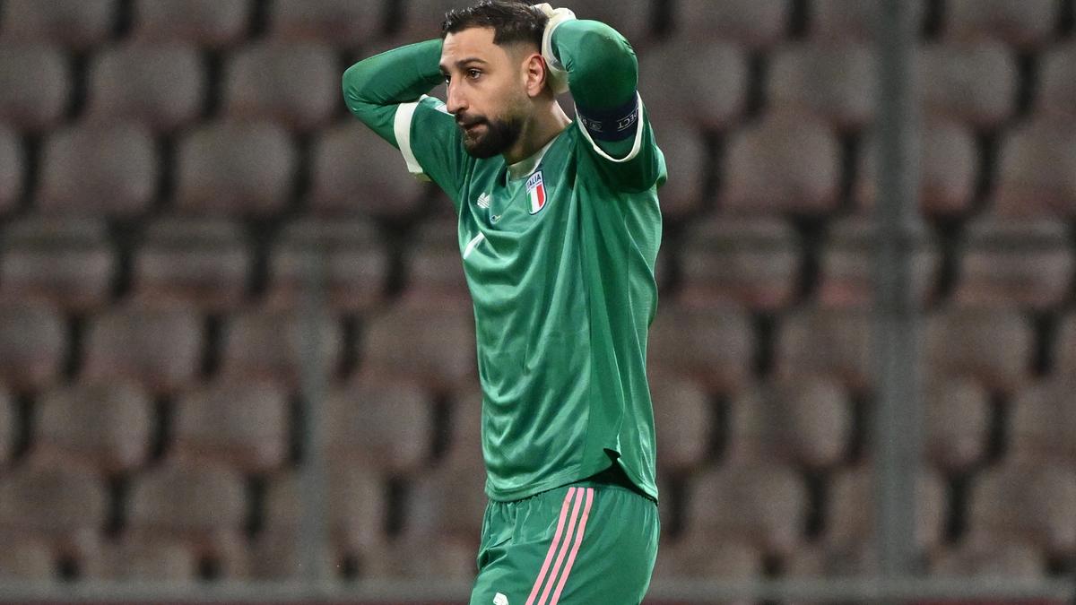 Italia esclusa dai Mondiali: critica a Gravina e la crisi del calcio nazionale