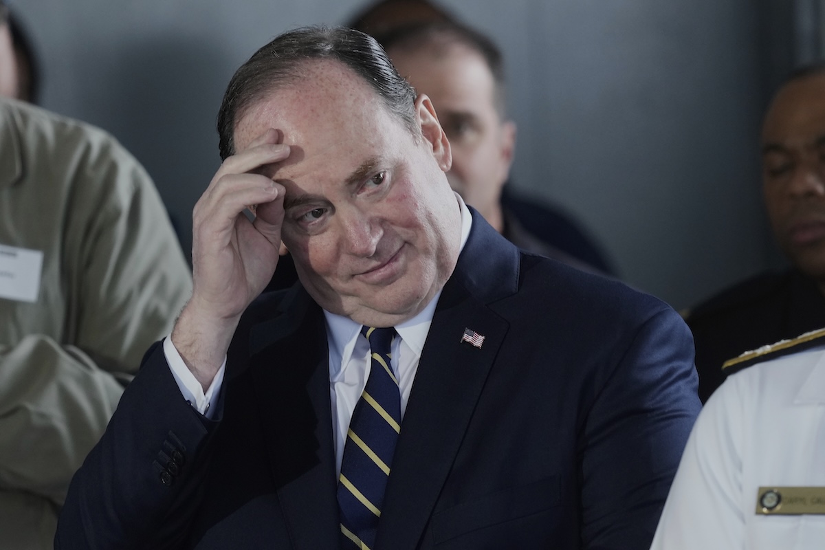 John Phelan lascia la posizione di segretario alla Marina degli Stati Uniti amid tensioni in Medio Oriente