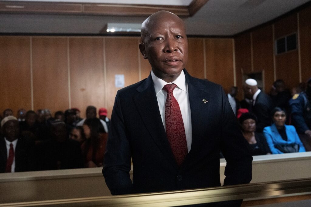 Julius Malema condannato a cinque anni di carcere per possesso illegale di armi in Sudafrica