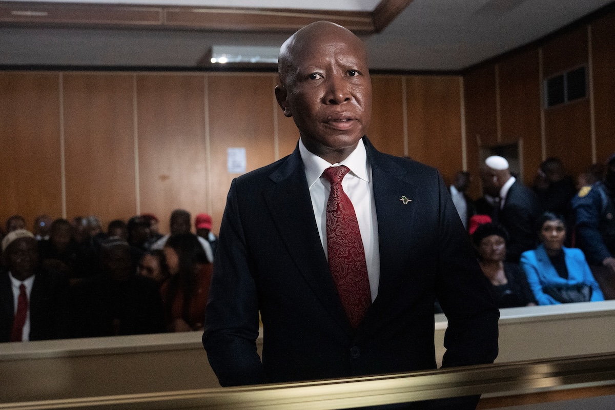 Julius Malema condannato a cinque anni di carcere per possesso illegale di armi in Sudafrica