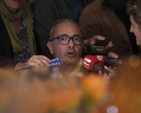 Kamel Daoud condannato a tre anni in Algeria per il suo romanzo sulla guerra civile