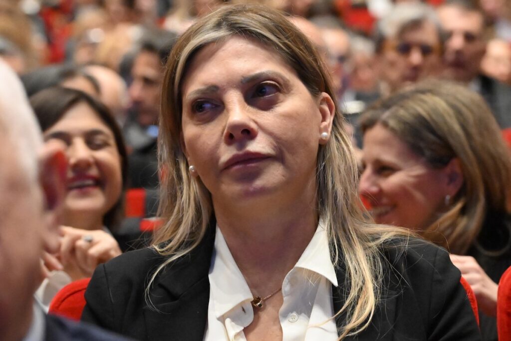 La Camera approva il conflitto di attribuzione per Bartolozzi sul caso Almasri, focus sulla maggioranza